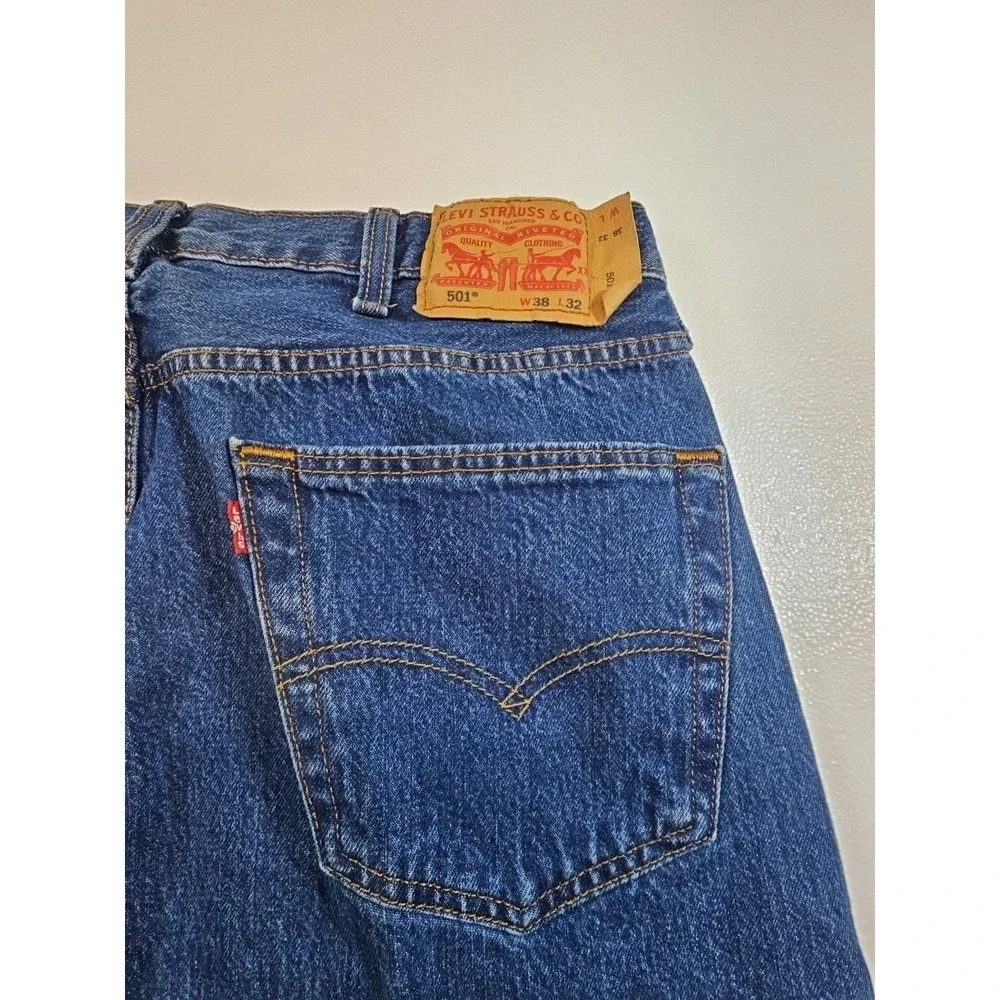 LEVIS 501 Men Size 38x32 Button Fly Original Fit Straight Leg 100% Cotton Jeans